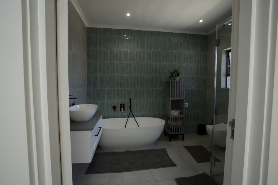 4 Bedroom Property for Sale in Loevenstein Western Cape